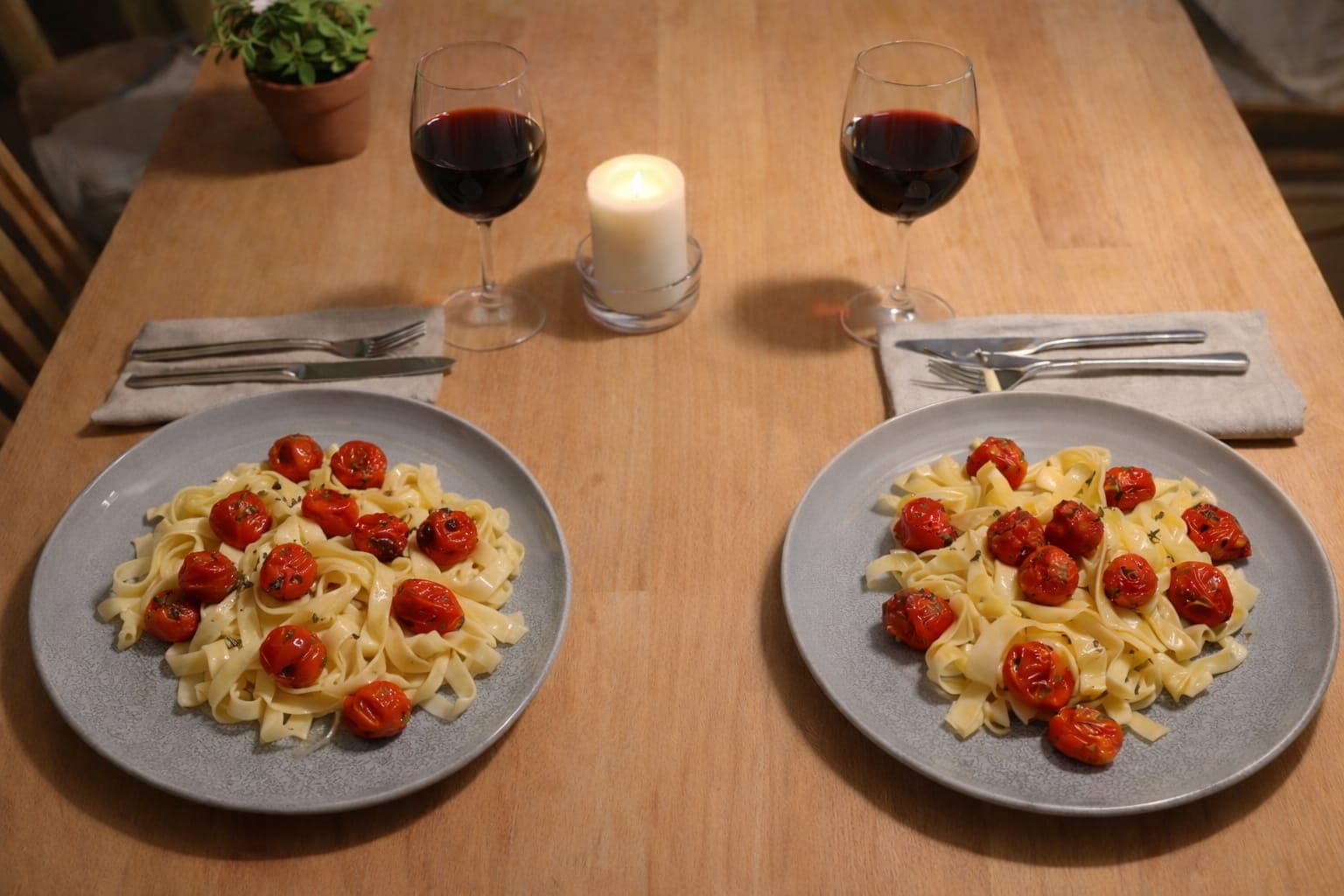 Liebe geht durch den Magen: ein entspanntes Valentinstags-Menü für zwei